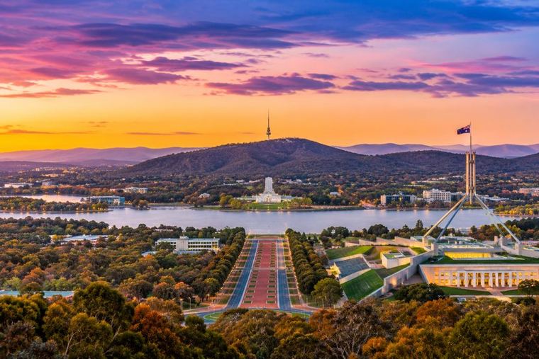 Canberra, Australia - capital del país, segura e institucional